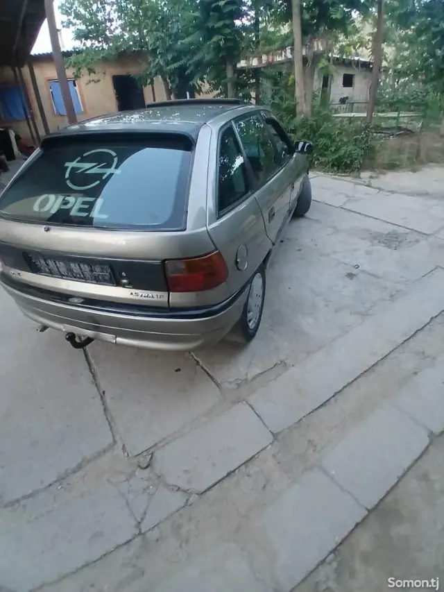 Opel Astra F 1996 · 1.6 MT