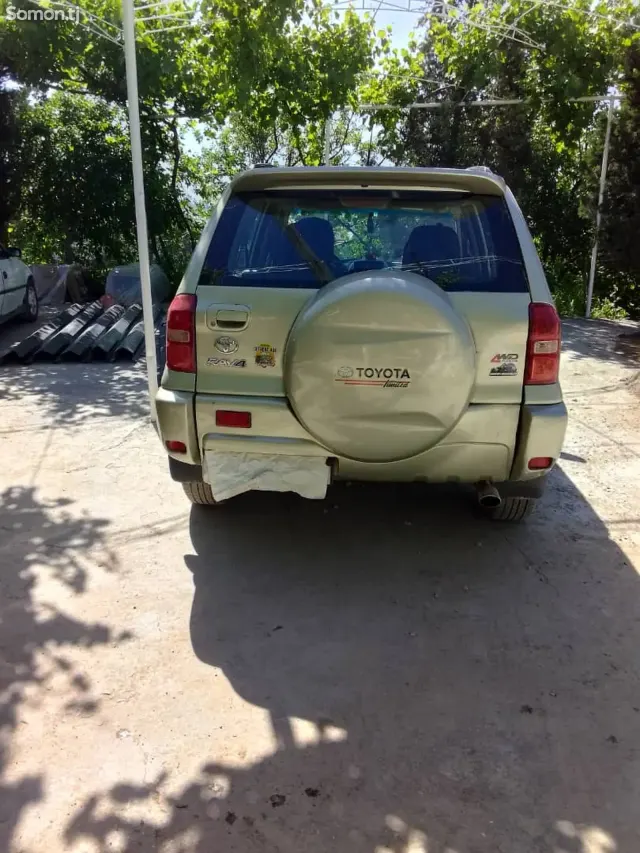 Toyota RAV 4 2004 · 2.4 MT