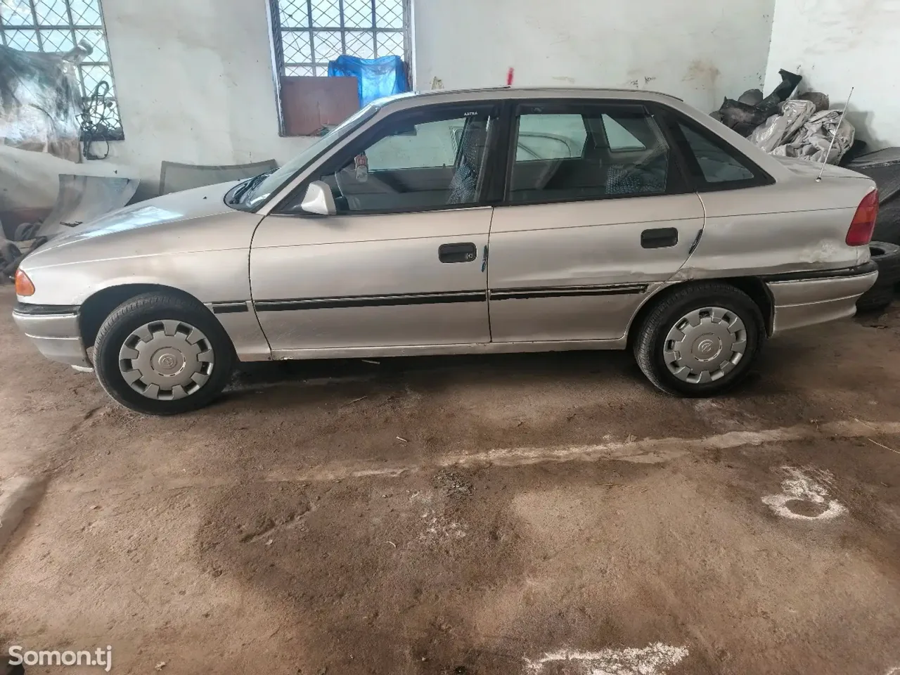 Opel Astra F 1994 · 1.6 MT
