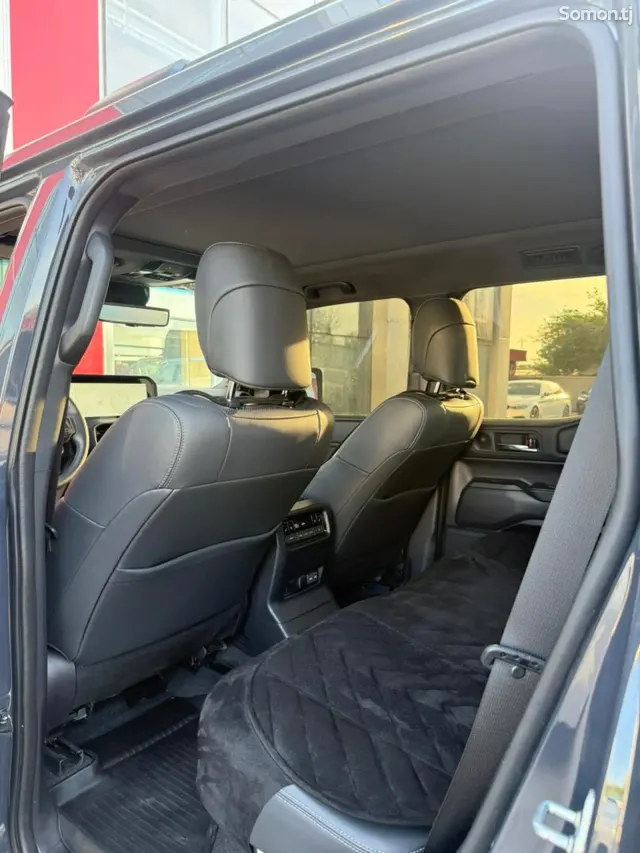 Toyota Land Cruiser Prado 2025 · 2.4 AT