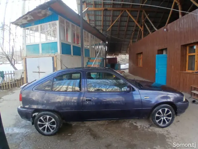 Daewoo Nexia 1996 · 1.6 MT