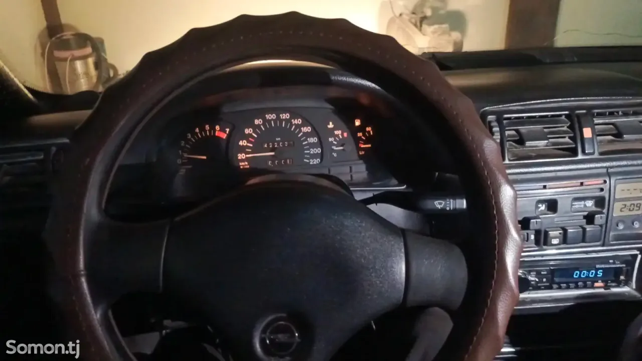 Opel Vectra A 1992 · 1.6 MT