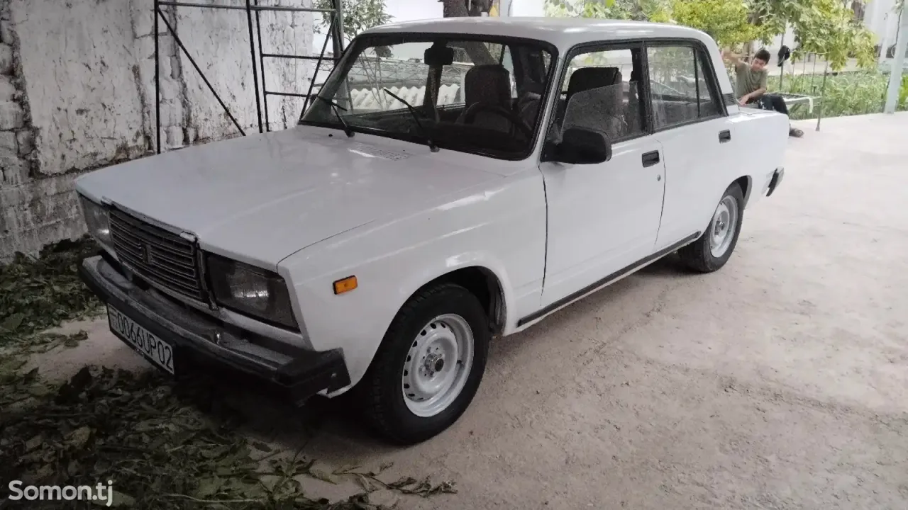 Lada (ВАЗ) 2107 2000 · 1.3 MT