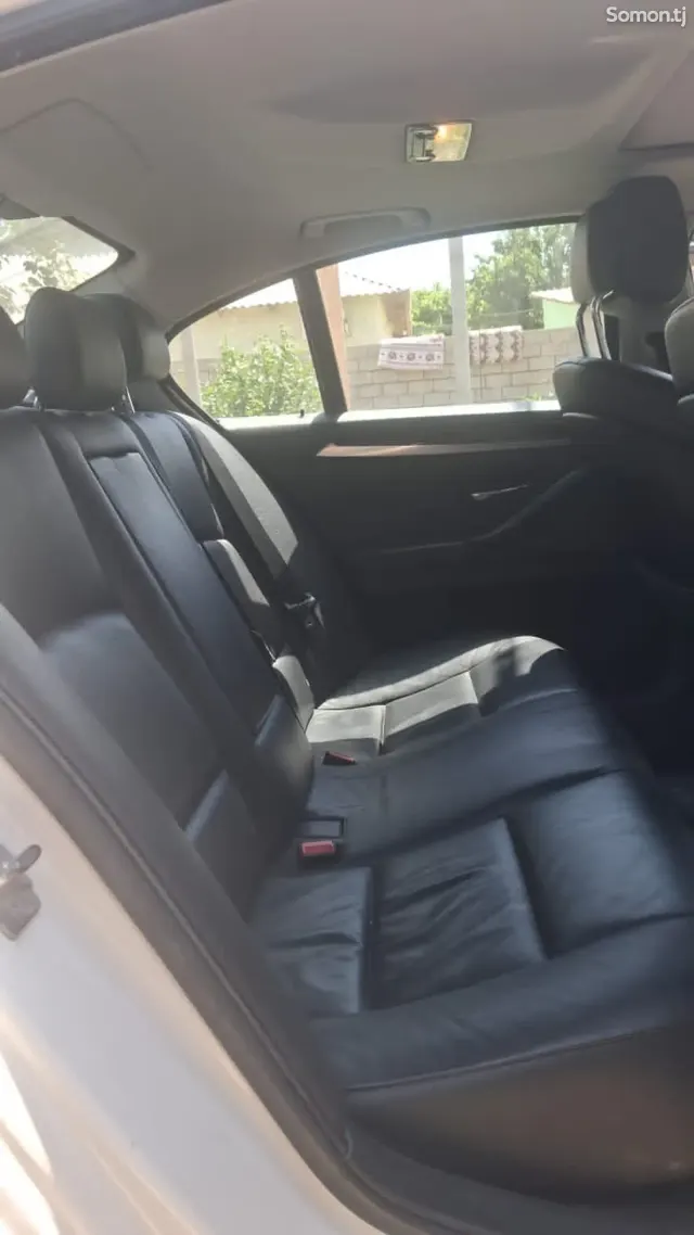 BMW M5 2011 · 2.0 AT