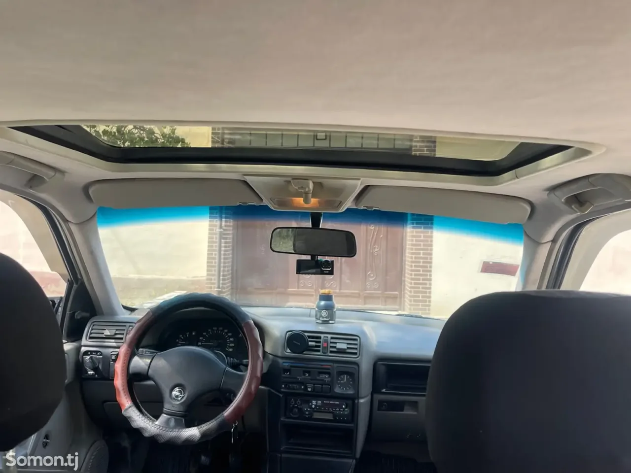 Opel Vectra A 1992 · 1.6 MT