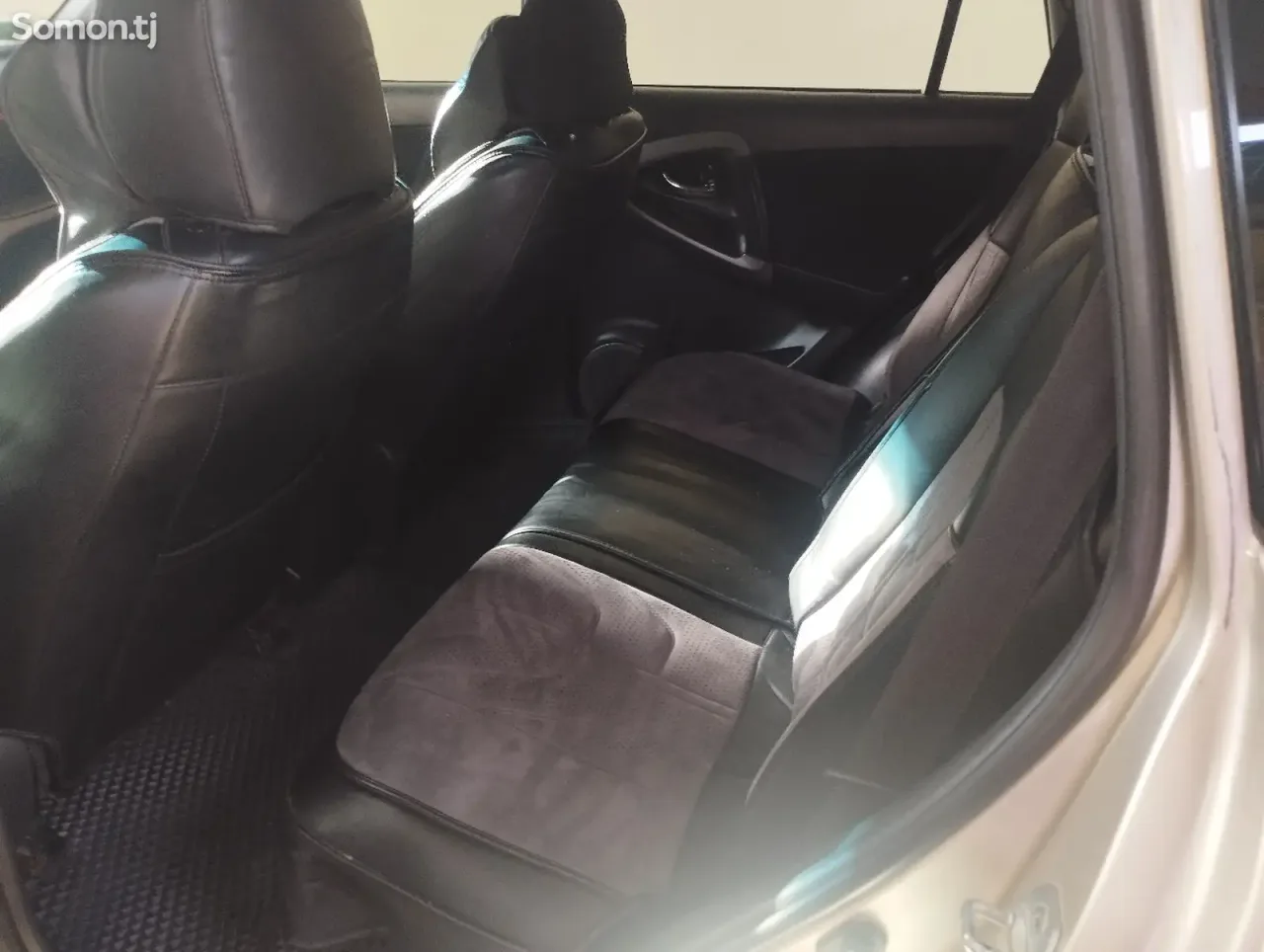 Toyota RAV 4 2007 · 2.4 AT