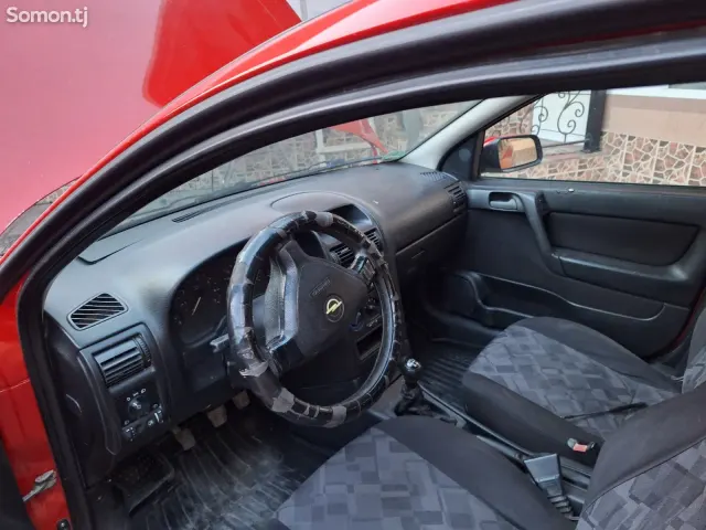 Opel Astra G 1999 · 1.6 MT