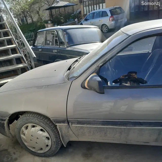 Opel Vectra A 1990 · 1.6 MT
