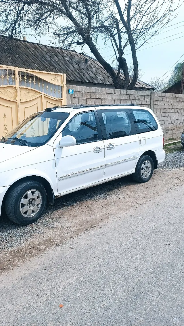 Kia Carnival 2001 · 1.8 MT