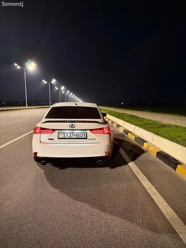 Lexus IS series 2015 · 2.5 AT