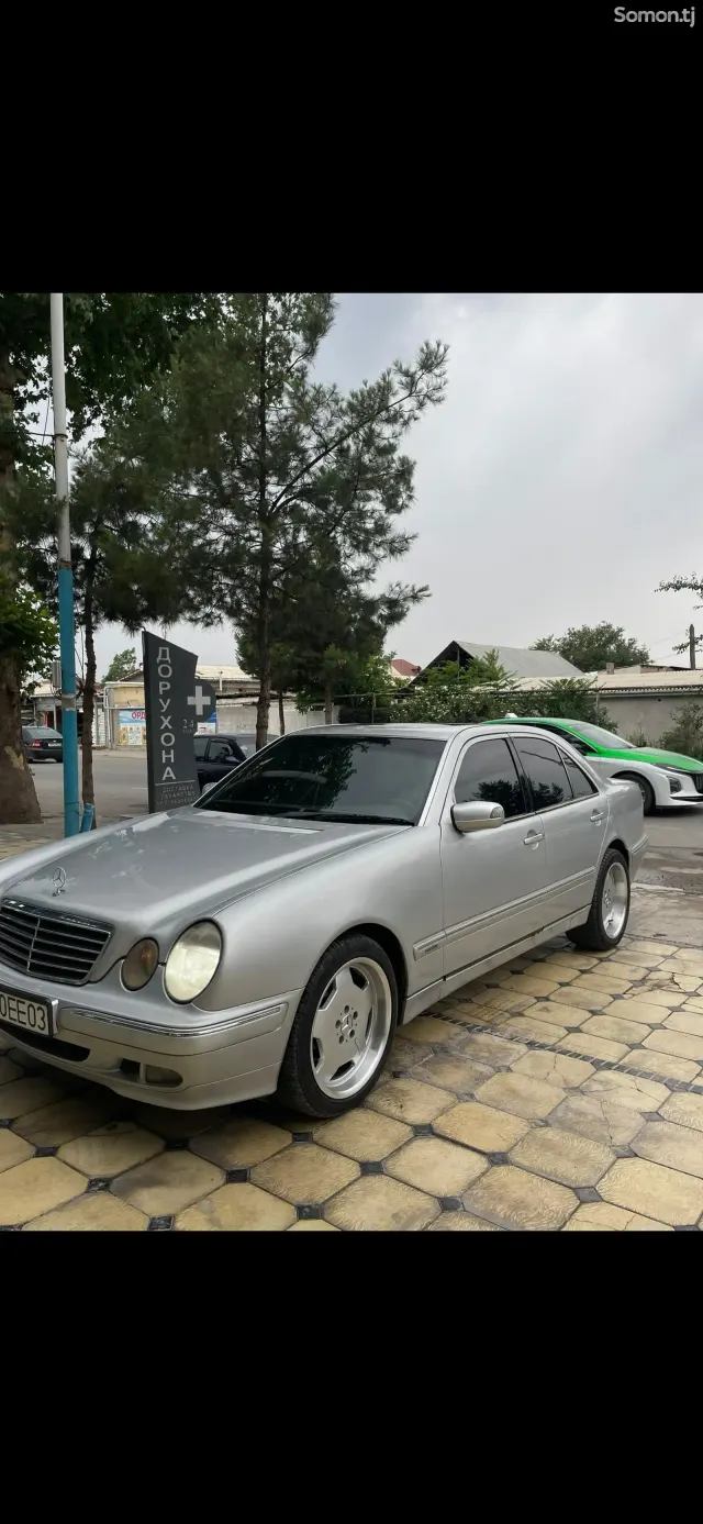 Mercedes-Benz E class 2001 · 3.2 AT