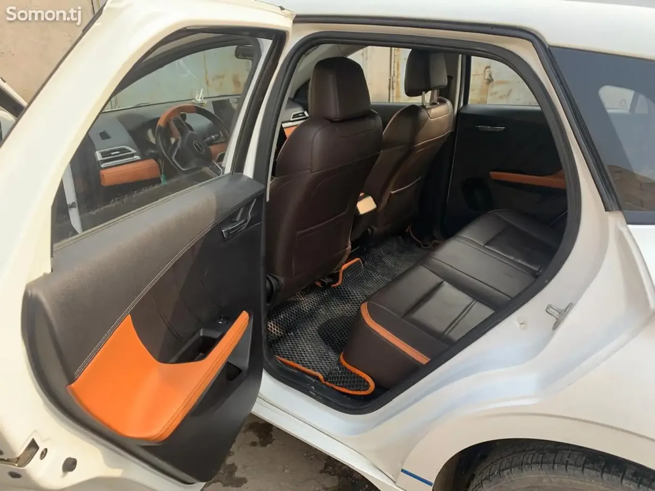 BYD E2 2022 · AT
