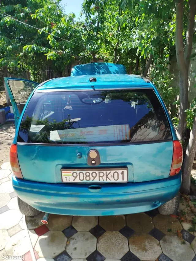 Opel Corsa 1995 · 1.6 MT