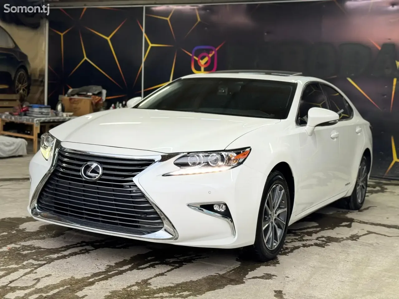 Lexus ES series 2017 · 3.0 AT
