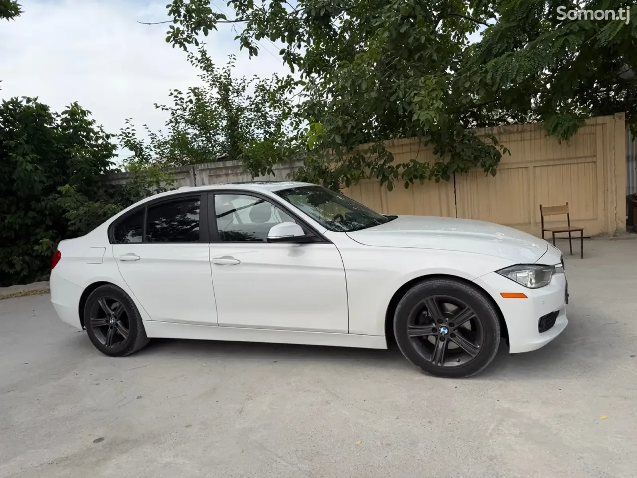 BMW 3 series 2015 · 2.0 AT