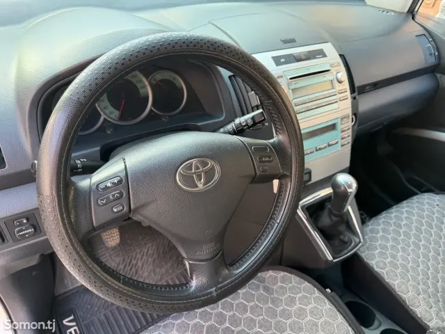 Toyota Corolla Verso 2008 · 2.2 MT