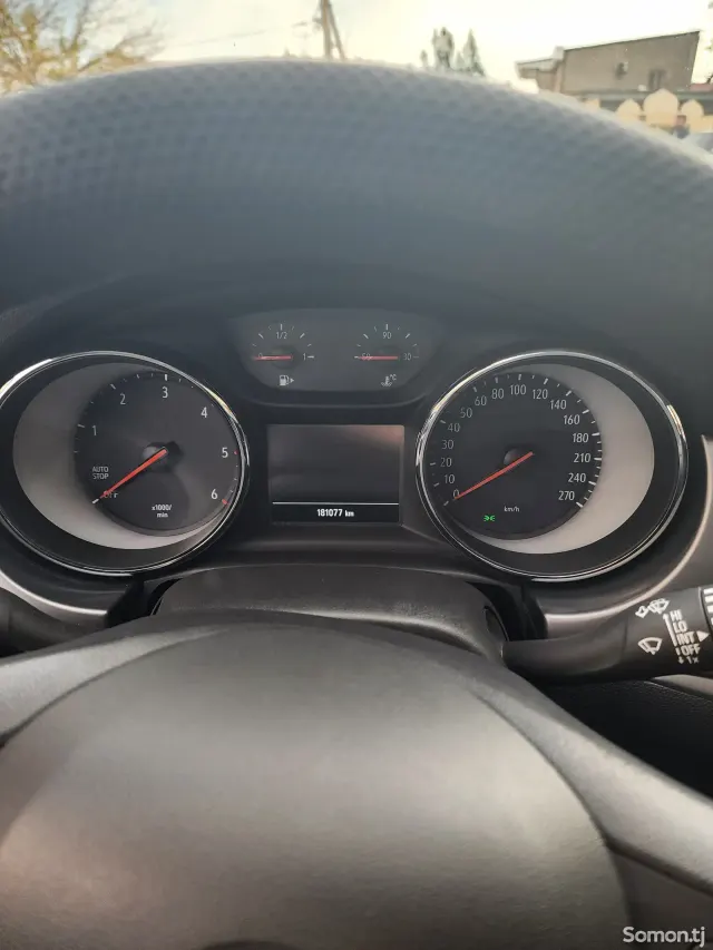 Opel Astra K 2019 · 1.6 MT