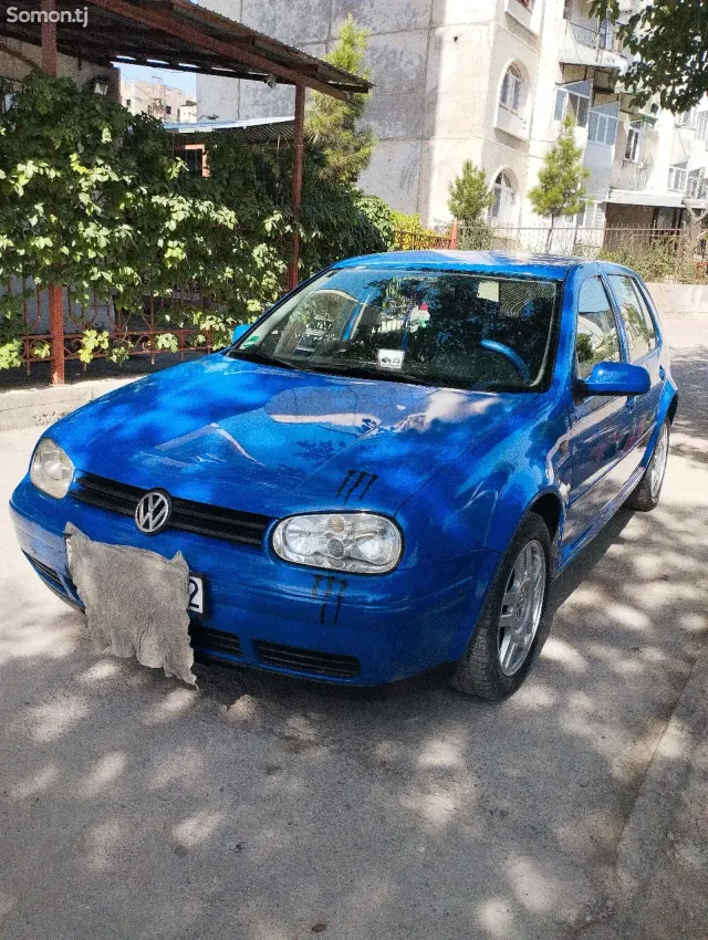 Volkswagen Golf 1998 · 1.6 MT