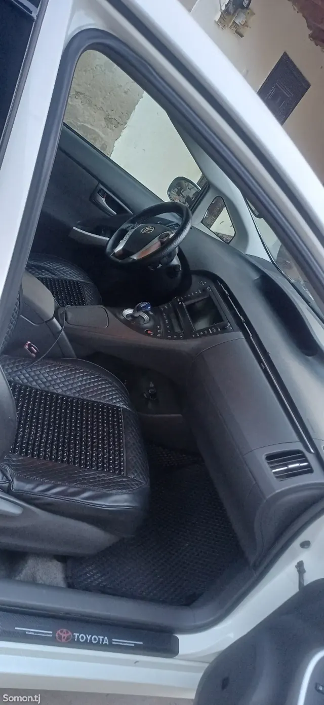 Toyota Prius 2010 · 1.8 CVT