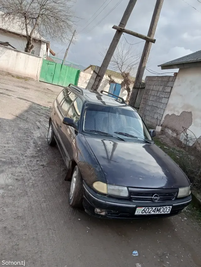 Opel Astra F 1994 · 1.6 MT