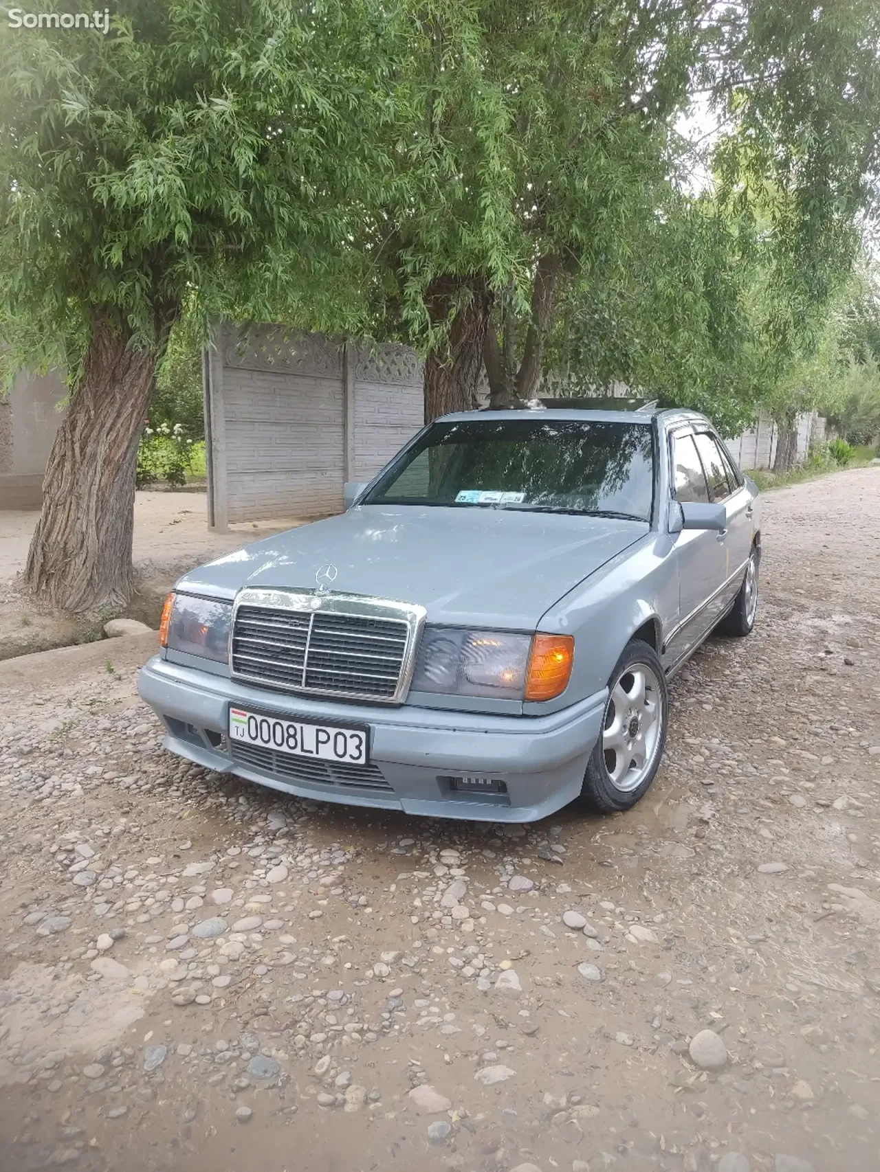 Mercedes-Benz W124 1995 · 2.0 MT