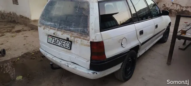 Opel Astra F 1994 · 1.6 MT