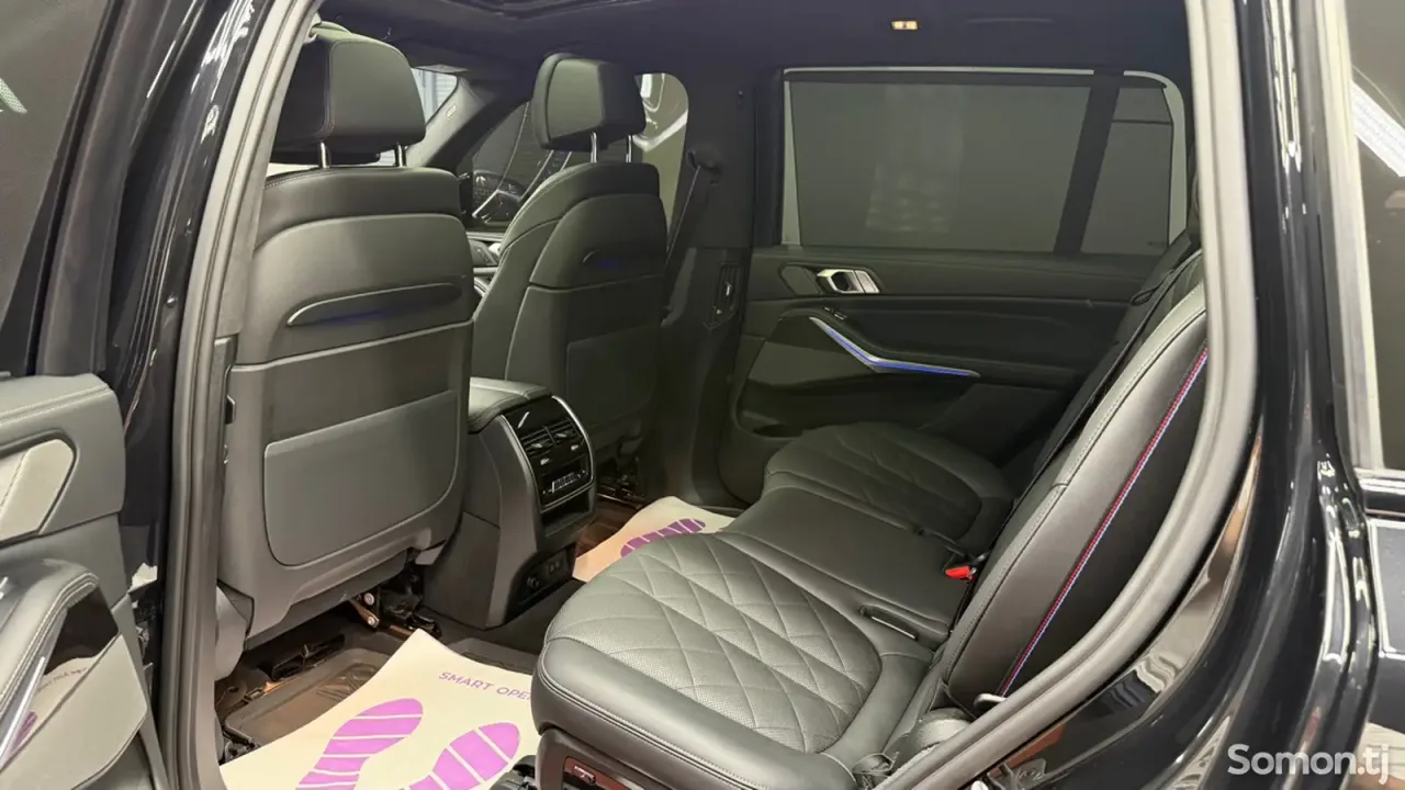 BMW X7 2023 · 4.0 AT