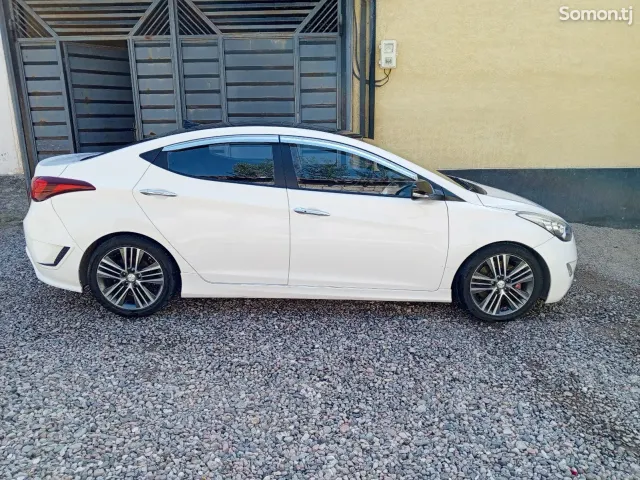 Hyundai Avante 2013 · 1.6 AT