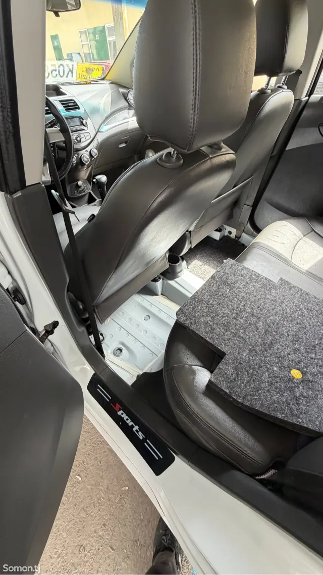 Chevrolet Spark 2014 · 1.0 AT