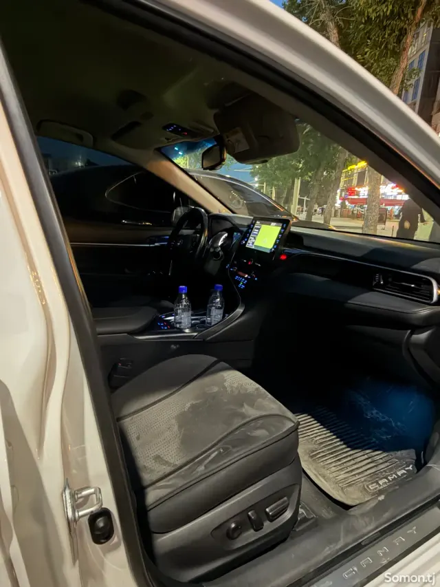 Toyota Camry 2021 · 3.5 AT