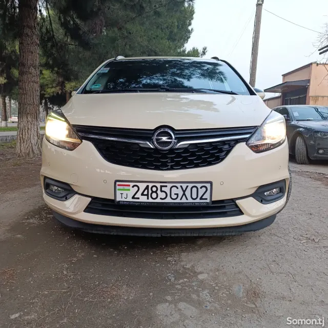 Opel Zafira 2017 · 1.6 MT