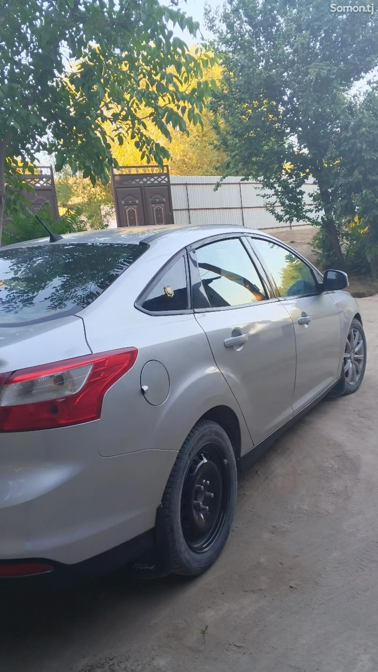Ford Focus 2013 · 1.6 AT
