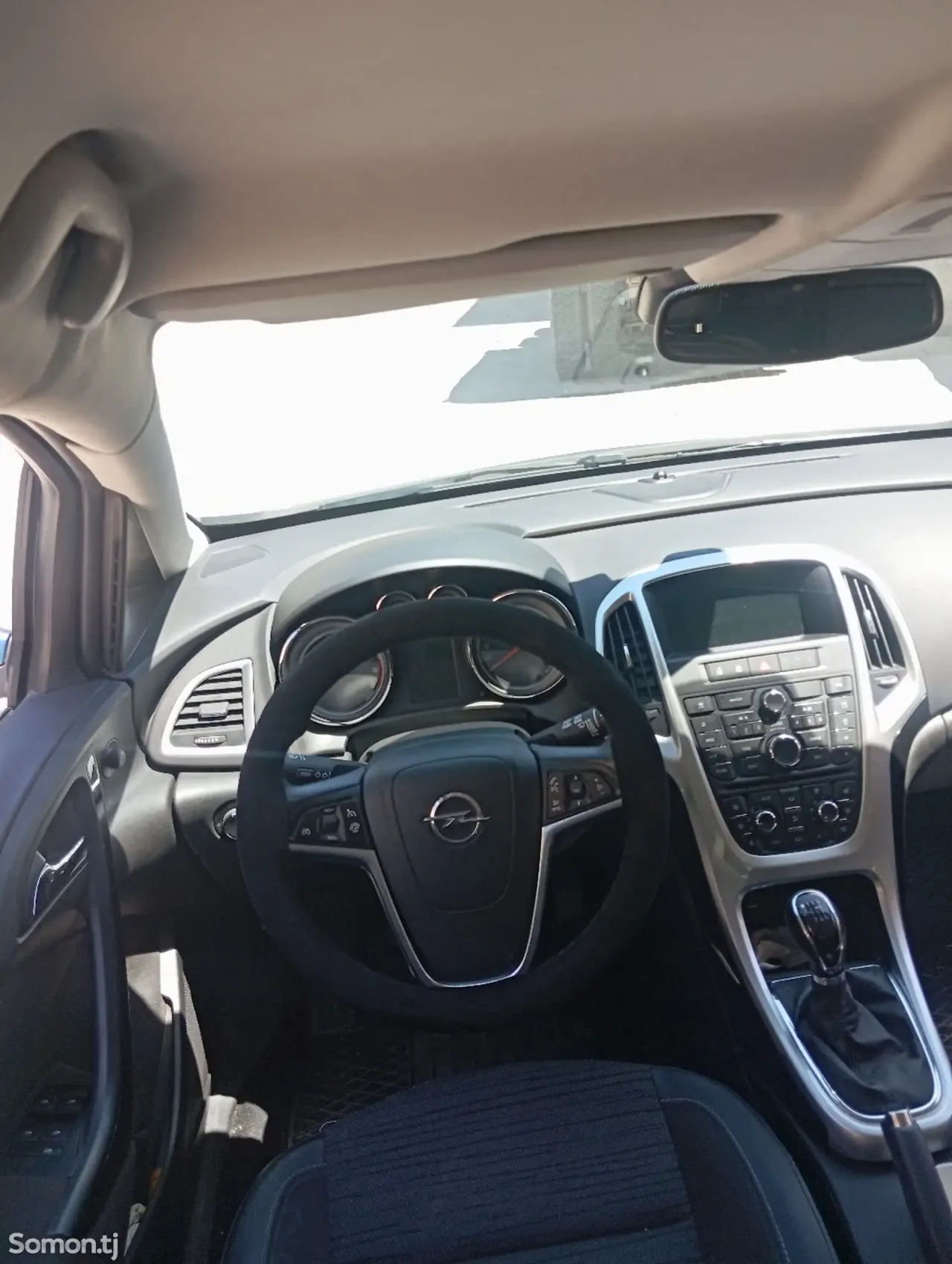 Opel Astra J 2015 · 1.4 MT