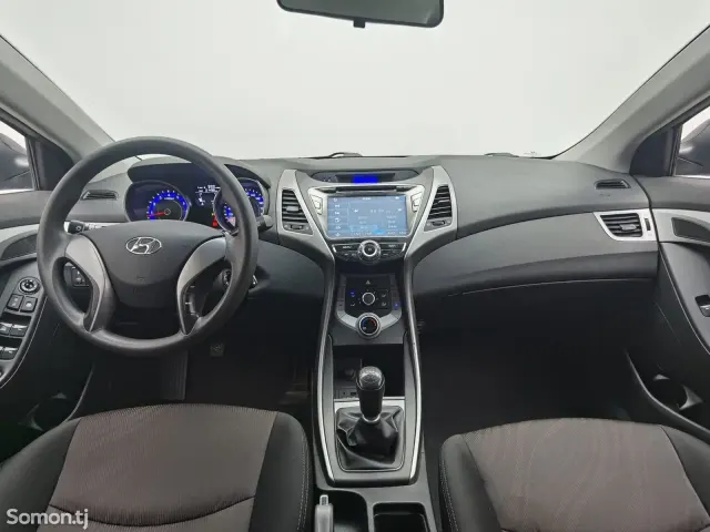 Hyundai Elantra 2015 · 1.6 AT