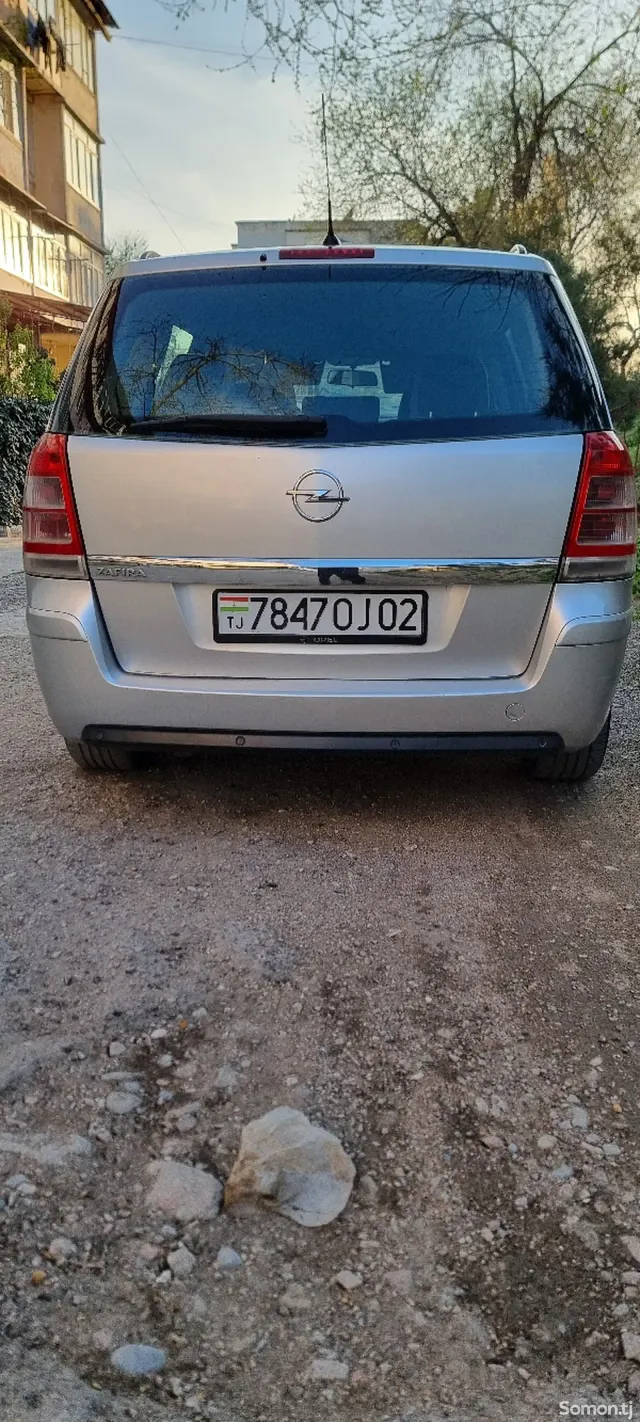 Opel Zafira 2009 · 1.6 MT