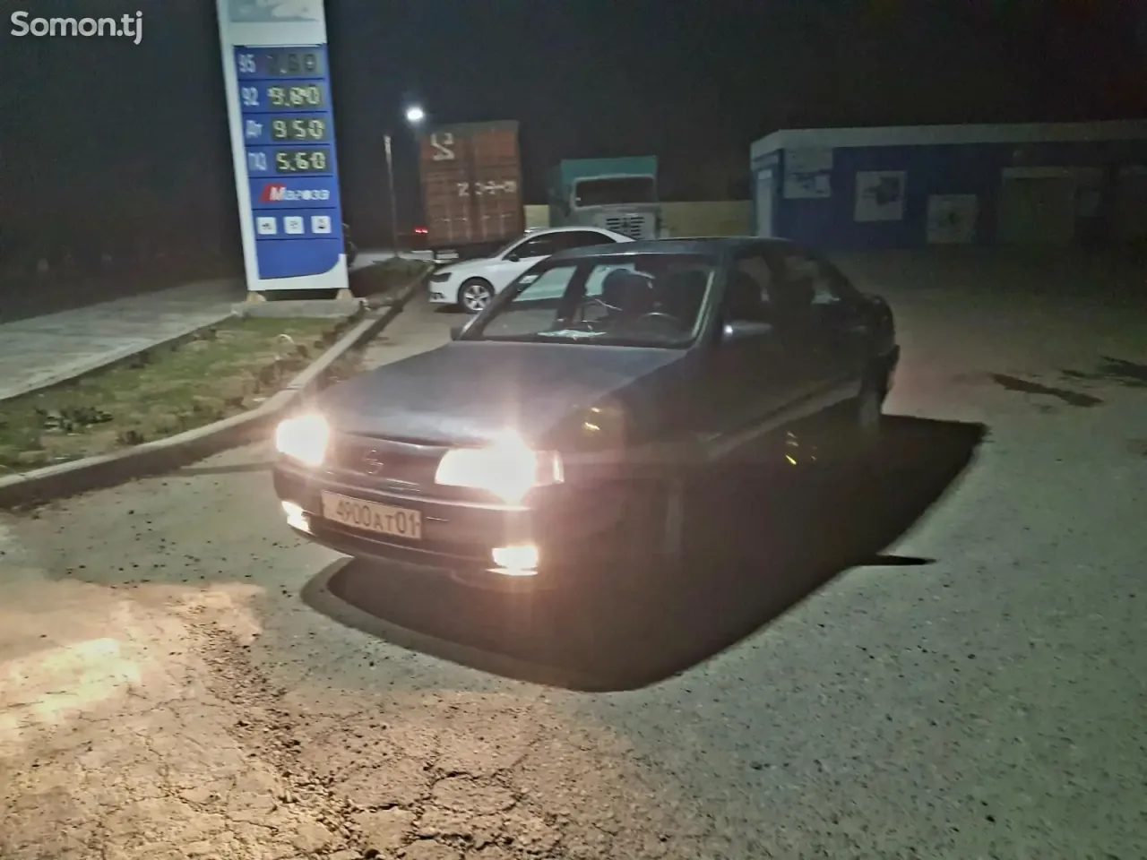Opel Vectra A 1995 · 1.6 MT