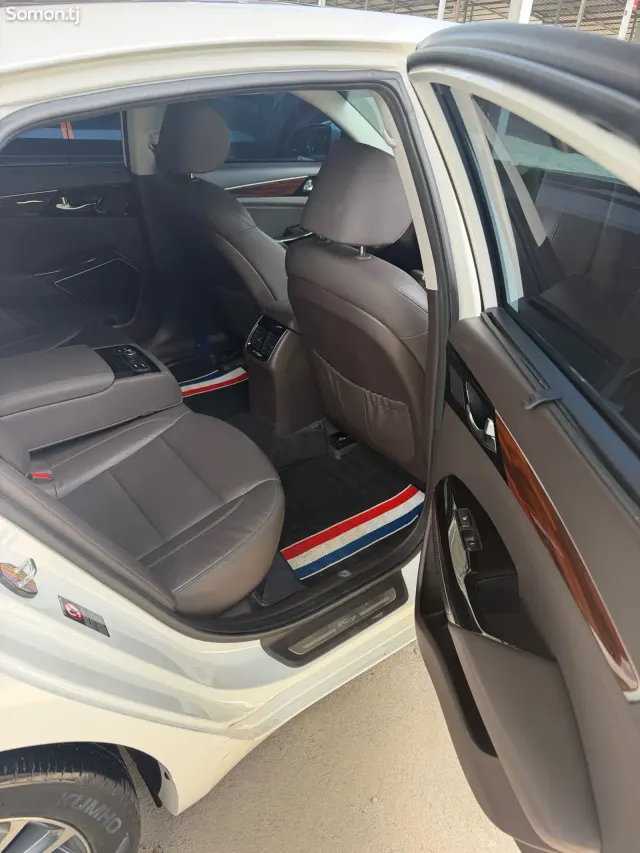 Kia K7 2017 · 2.4 AT