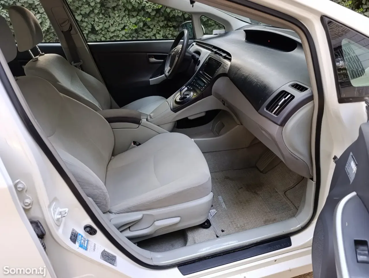 Toyota Prius 2010 · 1.8 AT