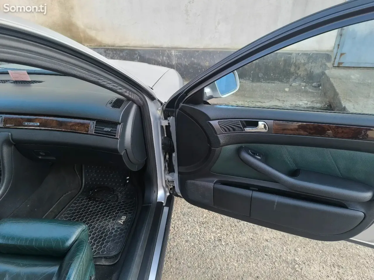 Audi A6 2001 · 2.5 AT