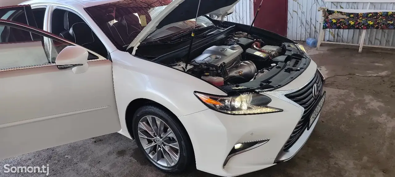Lexus ES series 2014 · 3.0 AT