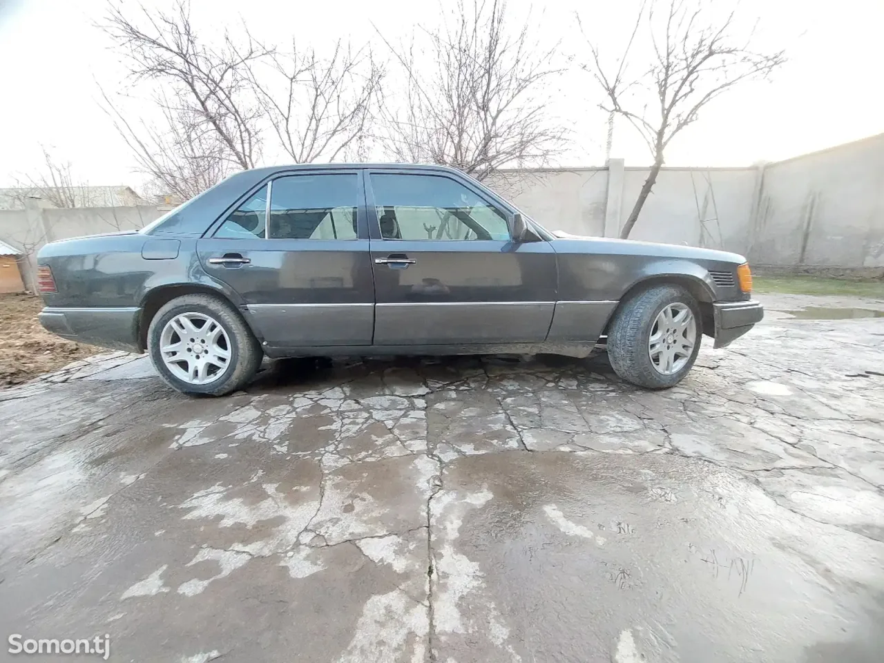 Mercedes-Benz W124 1991 · 2.7 MT