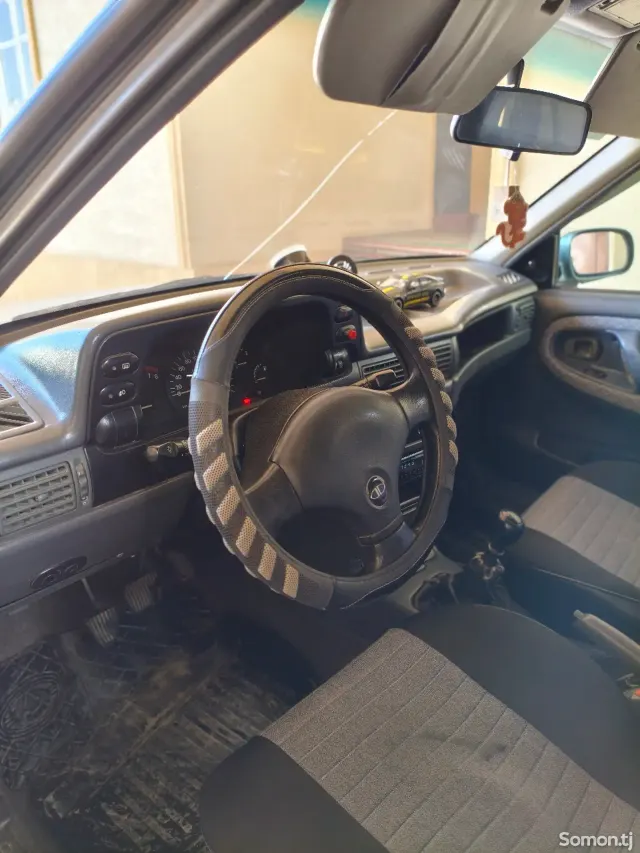 Daewoo Nexia 1996 · 1.6 MT