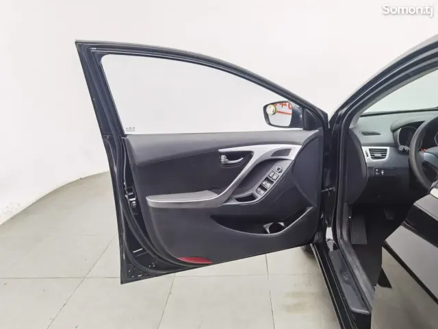 Hyundai Elantra 2015 · 1.6 MT