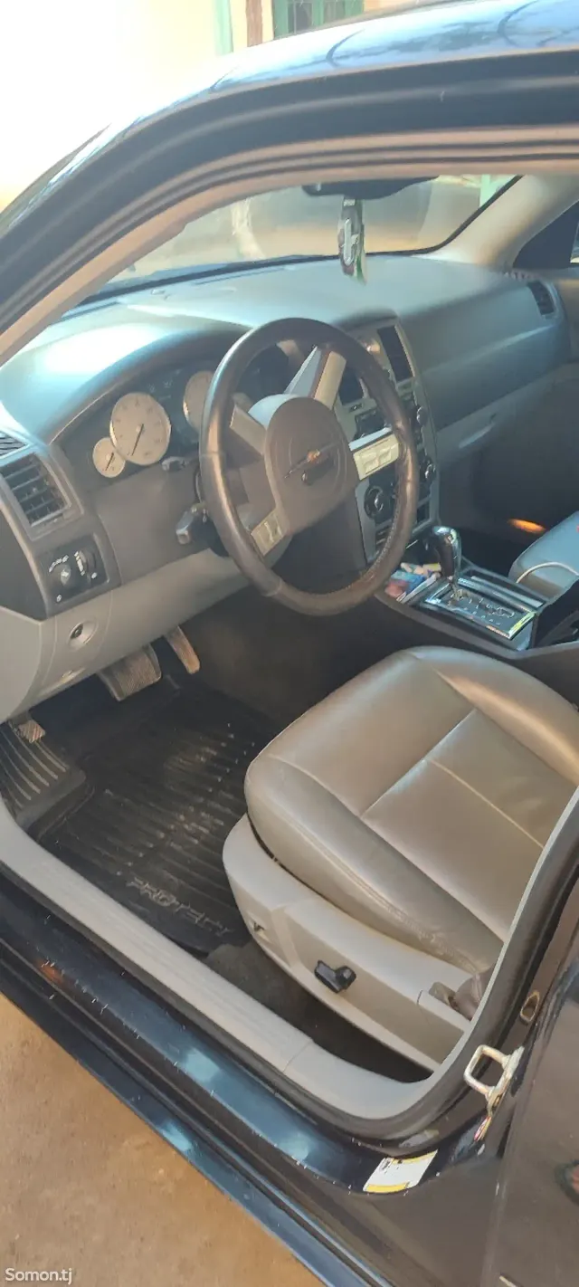 Chrysler 300C 2005 · 3.5 AT