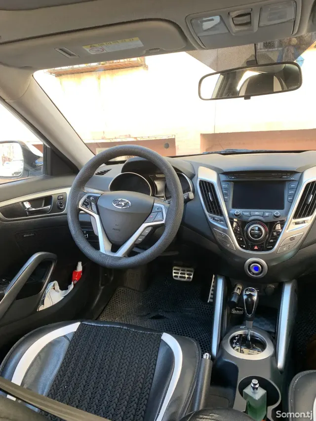 Hyundai Veloster 2012 · 1.6 AT