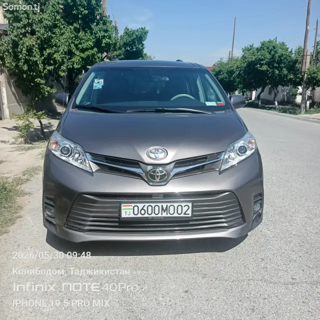 Toyota Sienna 2014 · 3.5 AT