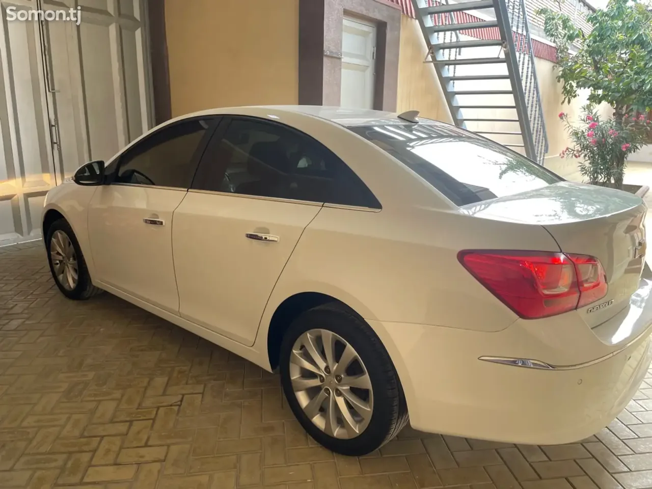 Chevrolet Cruze 2016 · 1.8 AT