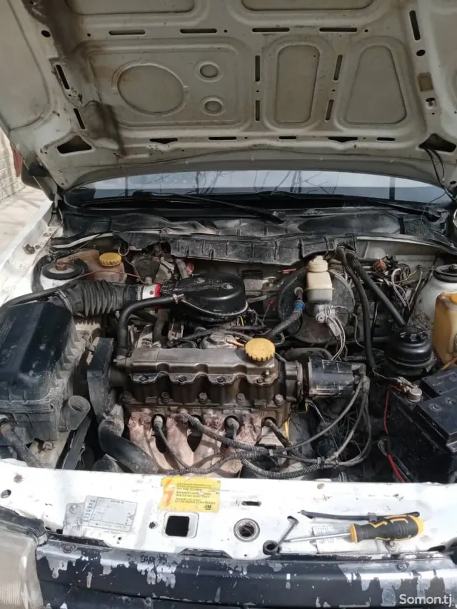 Opel Vectra A 1991 · 1.6 MT