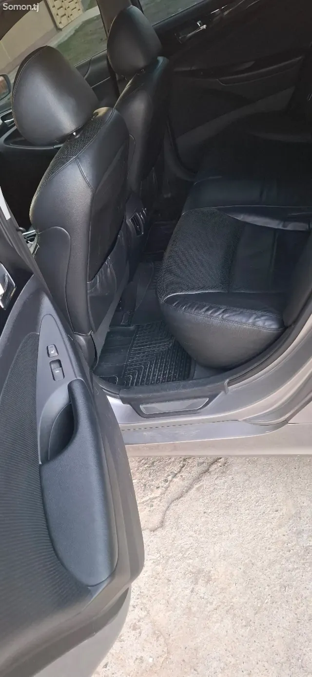 Hyundai Sonata 2010 · 2.0 AT
