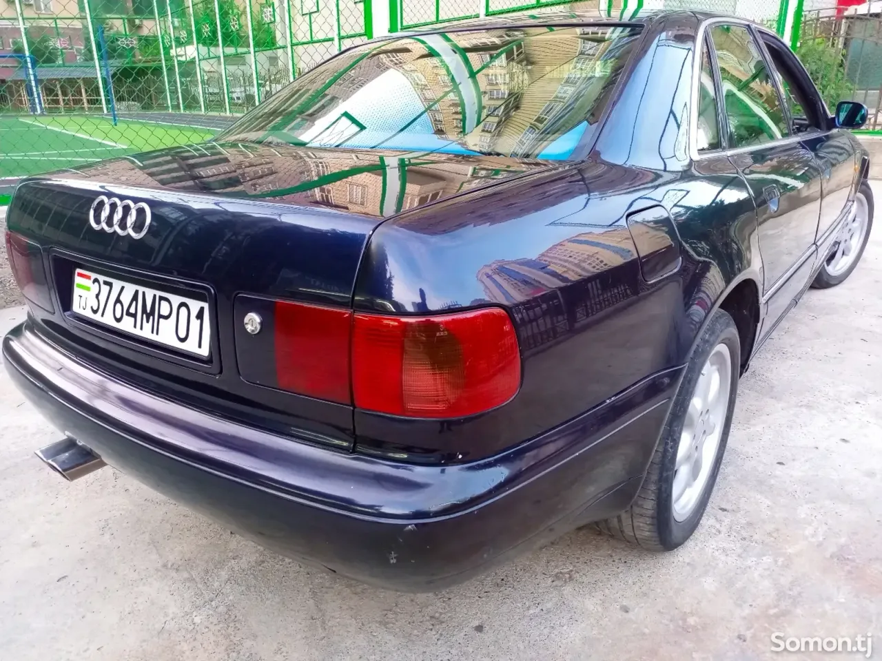 Audi A8 1995 · 3.7 MT